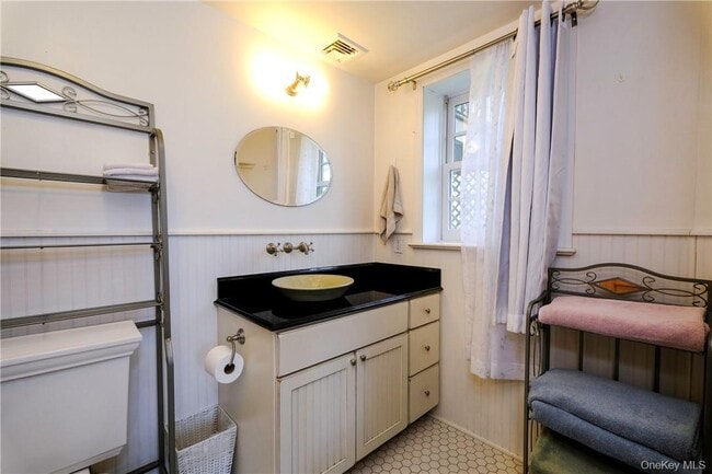 Building Photo - 38 Shadow Ln