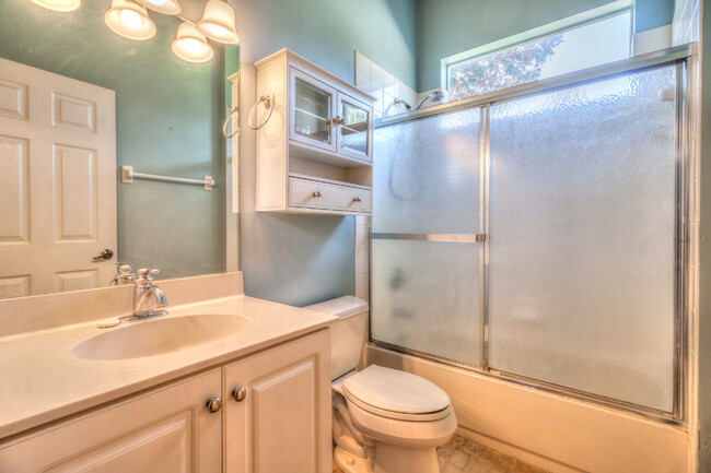 Building Photo - Stunning Pool Home in Town Park!