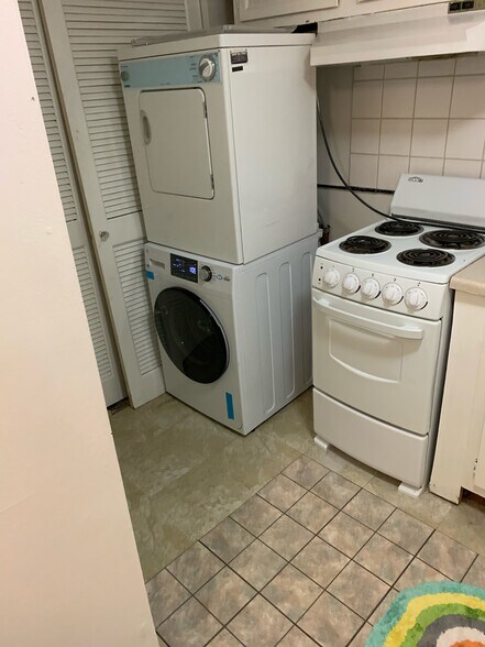 Building Photo - 603 G St SW