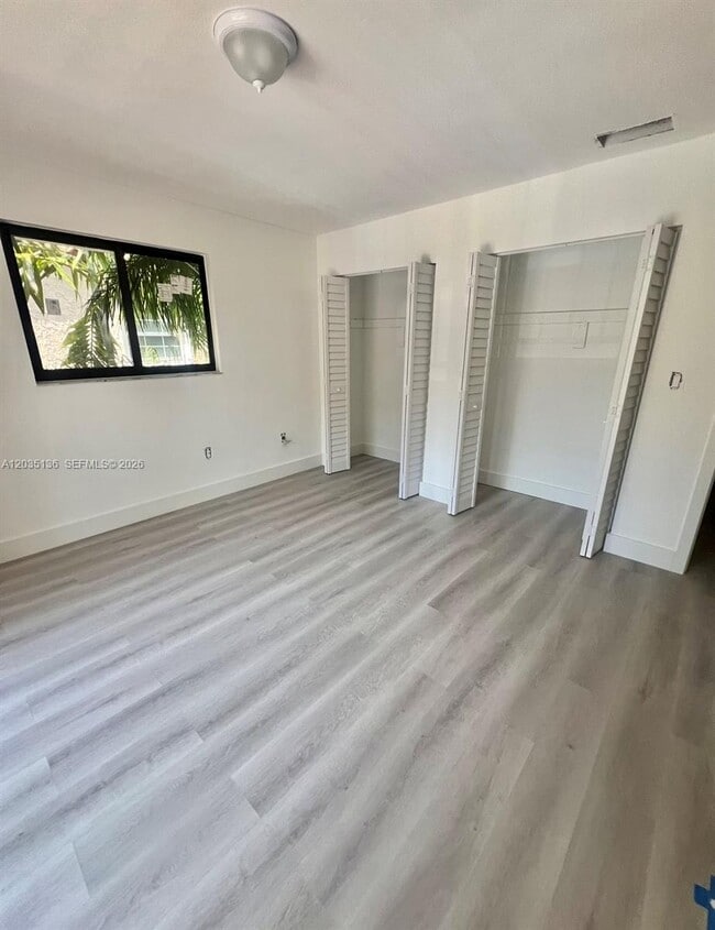 Building Photo - 325 Menores Ave