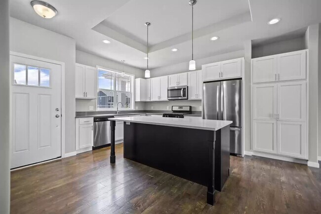 Kitchen & Island - 4354 Eagle Ridge Ln