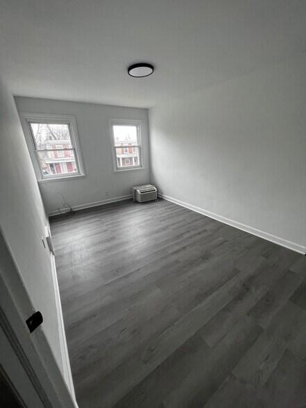 Bedroom - 817 Hughes St