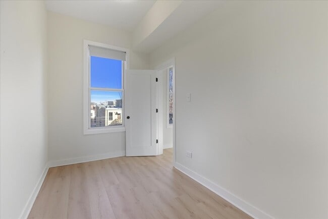 Building Photo - 1322 W Ohio St