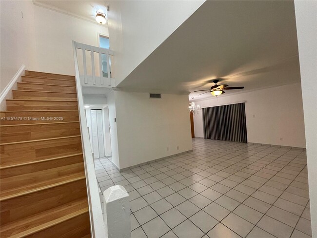 Building Photo - 10925 SW 113th Pl