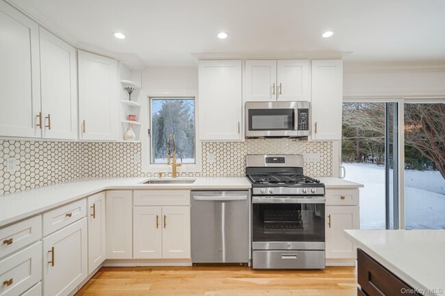 Building Photo - 19 Pine Tree Ln