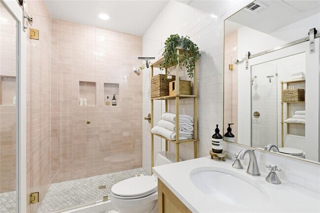 Building Photo - 1501 Barton Springs Rd