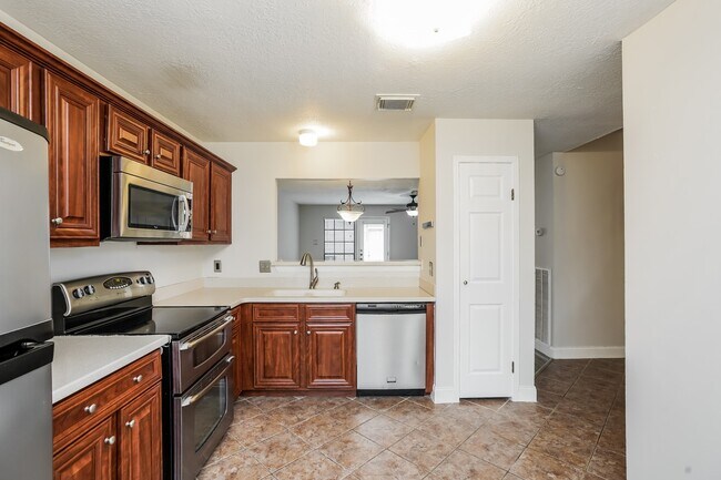 Building Photo - 17263 Saturn Ln