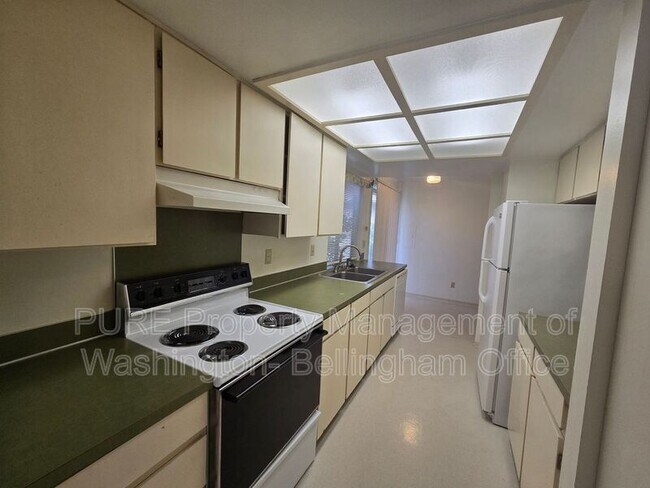 Building Photo - 3366 Cherrywood Ave