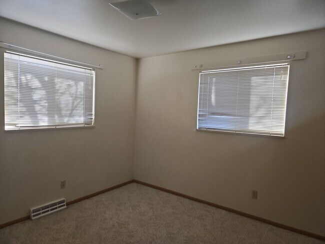 Building Photo - 502 Yale Pl