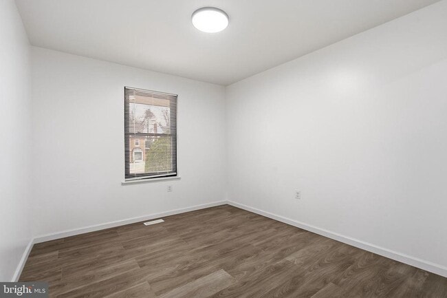 Building Photo - 2146 Woodford Rd