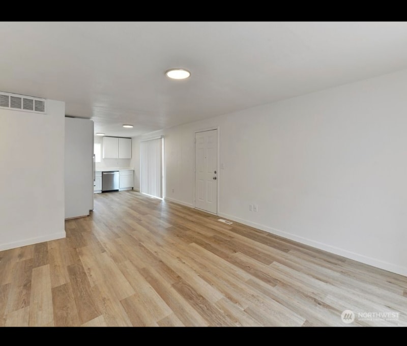 Building Photo - 1130 E 51st St