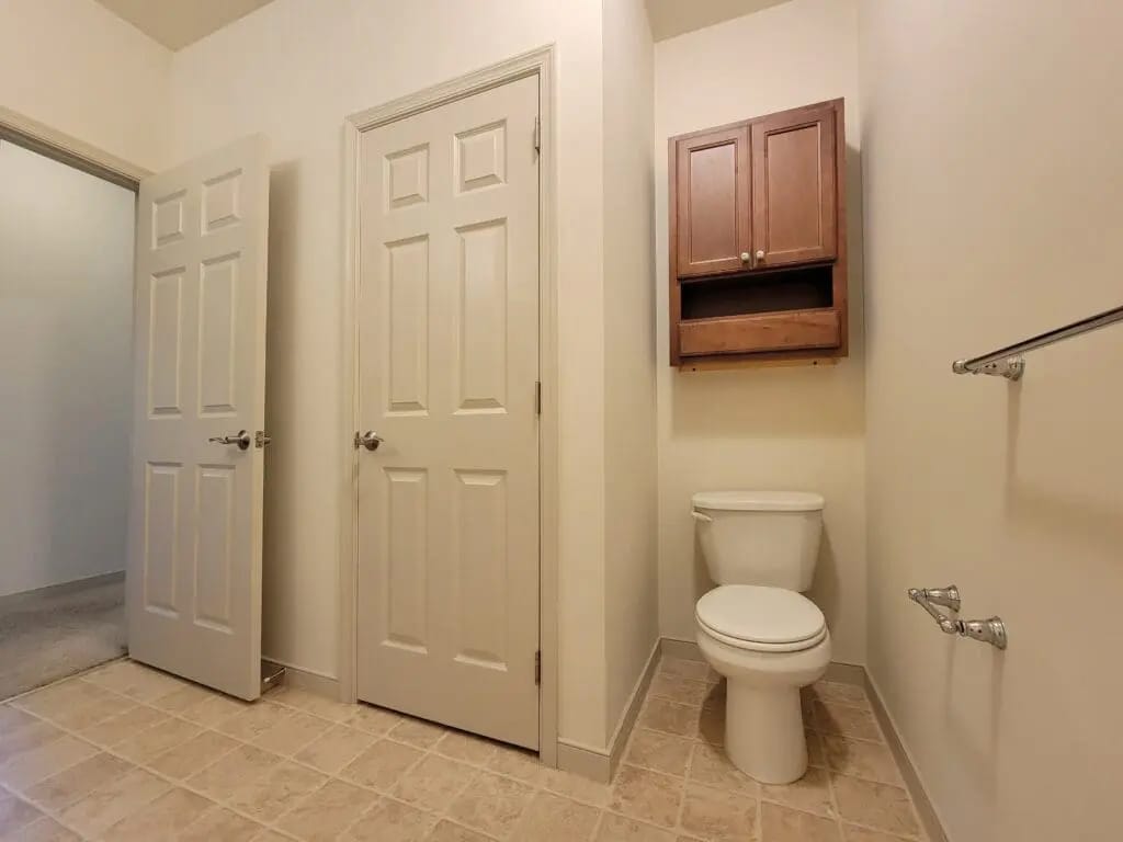 Building Photo - 2028 Shady Oak Dr