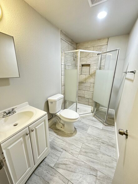 Building Photo - 4025 W Avenue L4