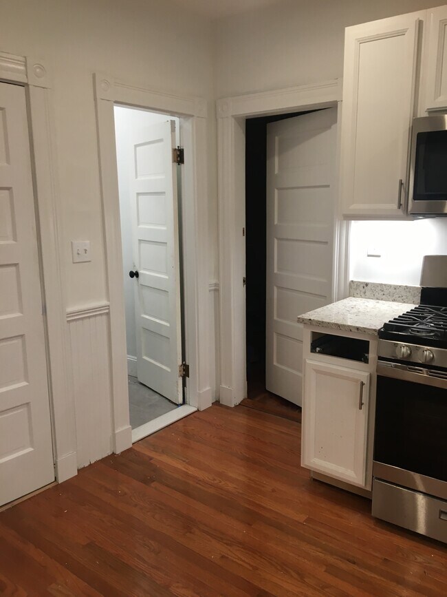 Building Photo - 11 Harold St