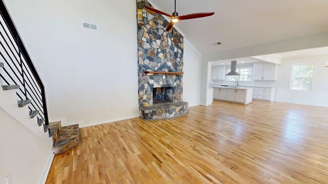 Building Photo - 171 Longwood Dr