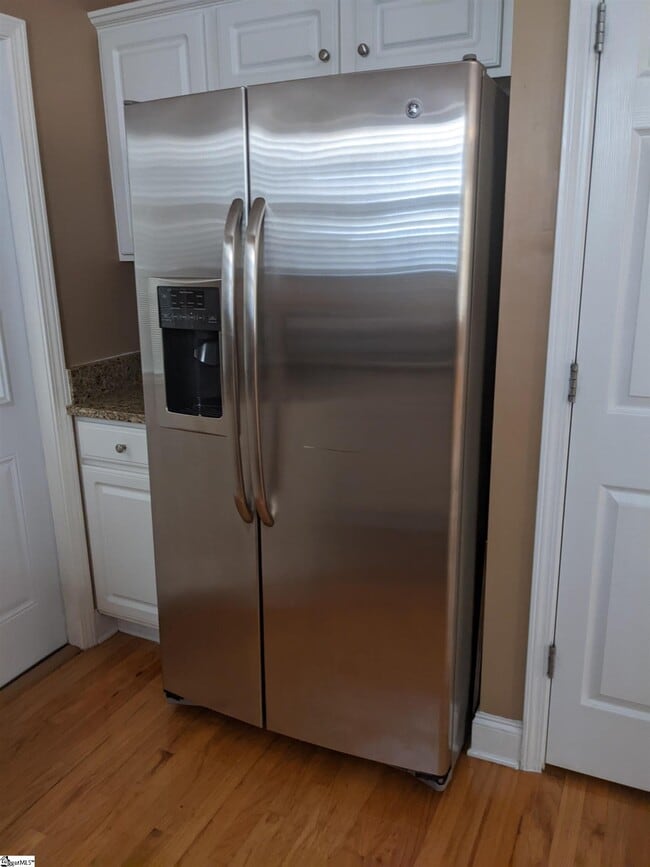 Building Photo - 10 Alex Ct