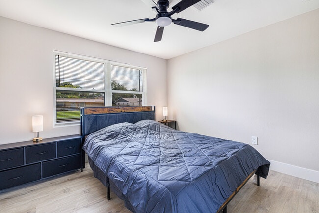 Building Photo - Englewood Padsplit Co-living Affordable Ho...