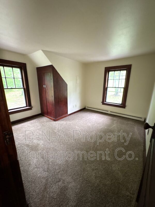 Building Photo - 4036 Manor Dr