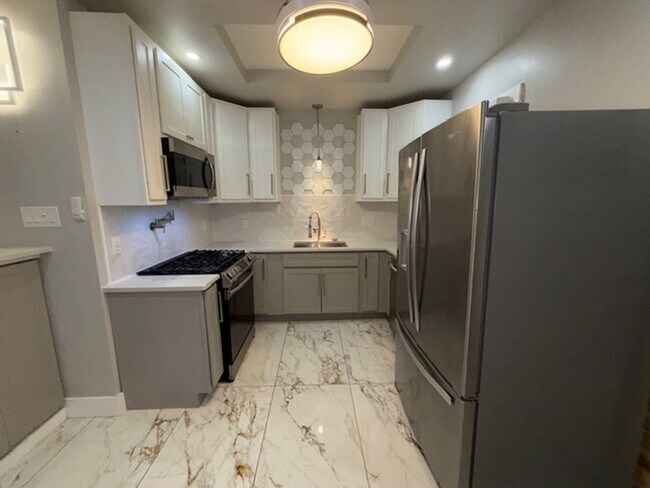 Building Photo - Lovely 2 Bedroom / 1 Bath for Rent - Section 8 Welcome