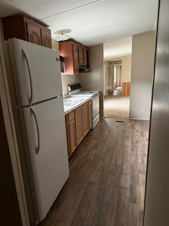 Building Photo - 1204 Sleepy Hollow Dr