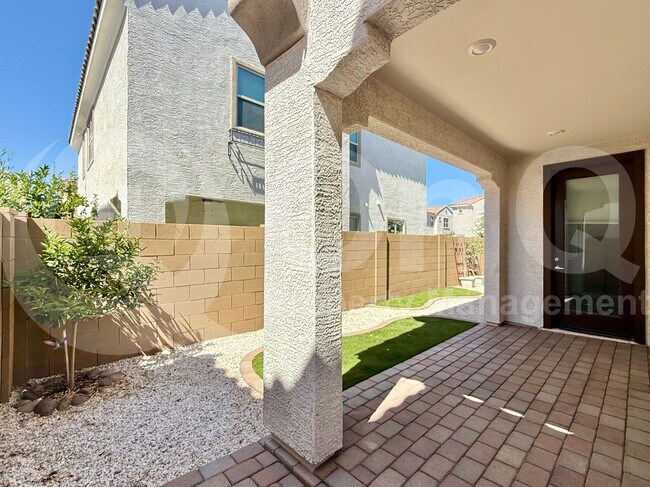 Building Photo - 678 N Bay Dr