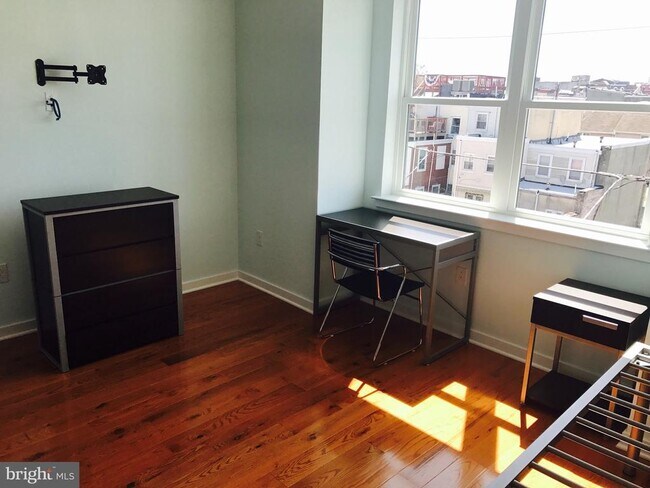 Building Photo - 1517 W Seybert St