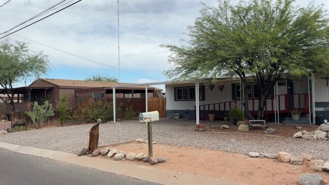 Building Photo - 526 W Pelaar Dr