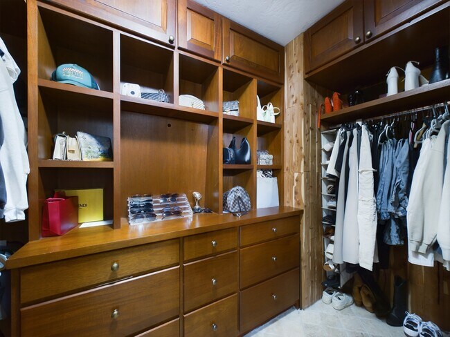 Building Photo - 2543 Caminito Muirfield