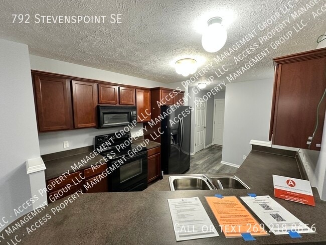 Building Photo - 792 Stevenspoint