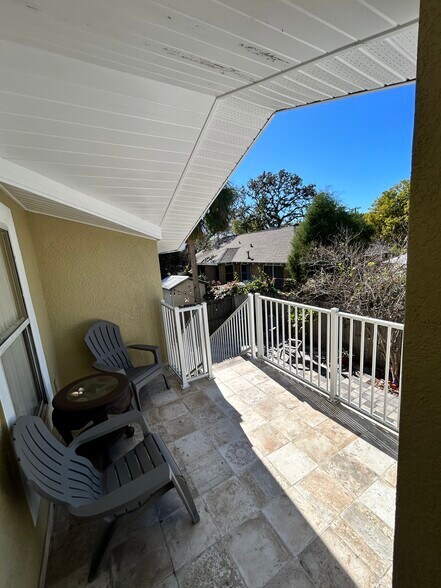 Building Photo - 203 W Crest Ave