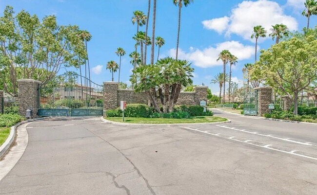 Building Photo - 4386 Bayhill Ln