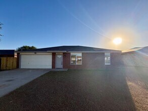 Building Photo - 4506 Windcrest Dr