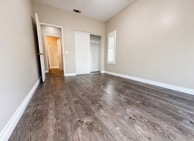 Building Photo - 3630 Vanderbilt Dr