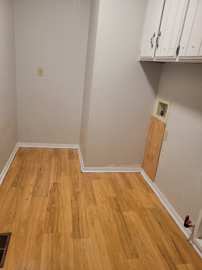 Building Photo - 2112 Bentham Pl