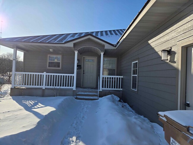 Building Photo - 208/210 E 13th Ave