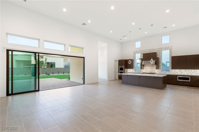 Building Photo - 10793 Vista Altura Ave