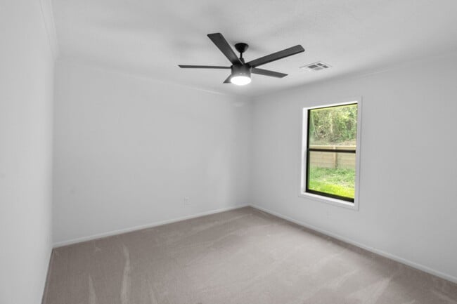 Building Photo - 128 Schooner