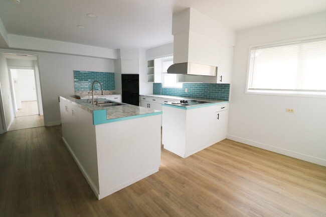 Building Photo - 26205 Oak St