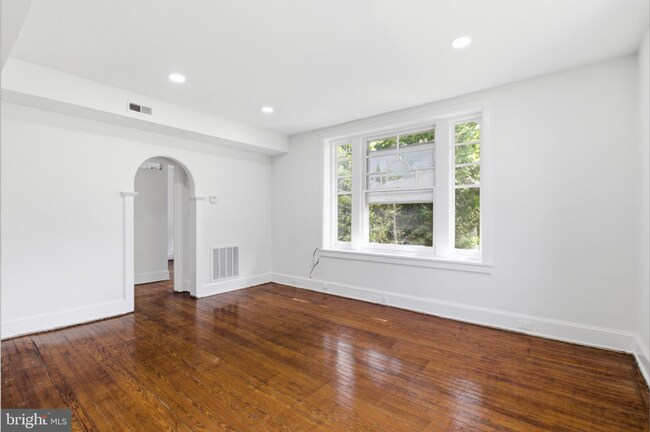Building Photo - 5939 Drexel Rd