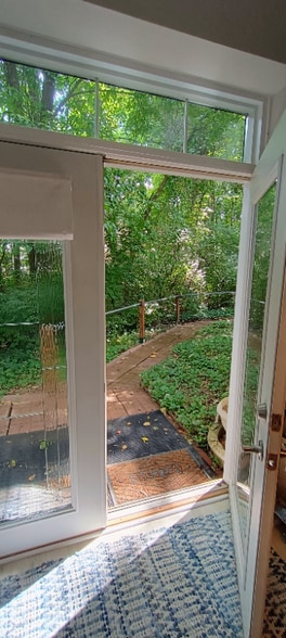 Building Photo - 906 Bitterfield Dr