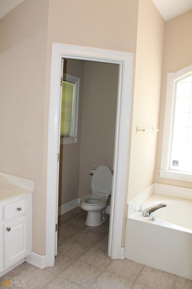 Building Photo - 203 Carrington Way