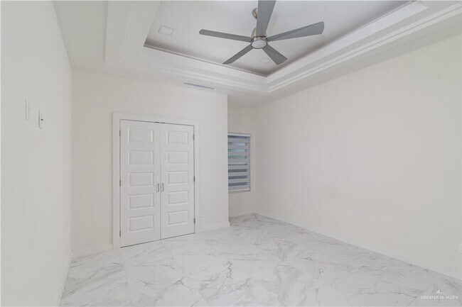 Building Photo - 10 W Kiwi Ave