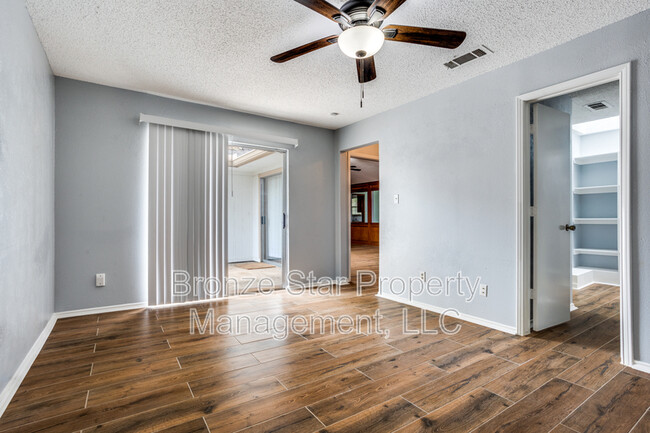 Building Photo - 1414 Woodcreek Dr