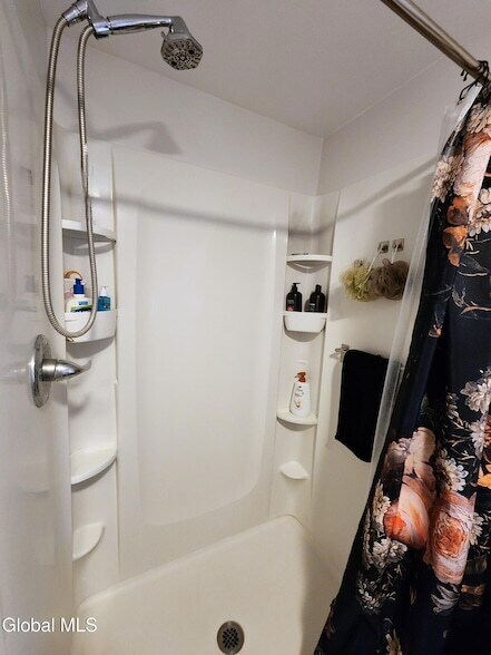 Building Photo - 11 Ingersoll Ave