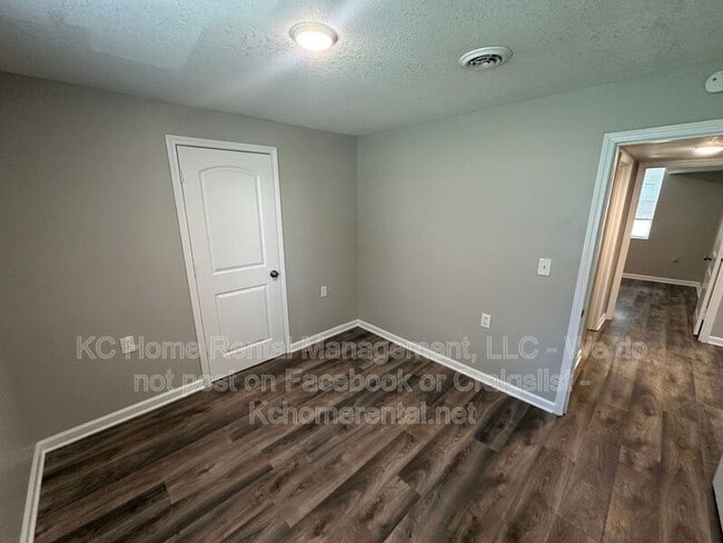 Building Photo - 4140 E 60 Terrace