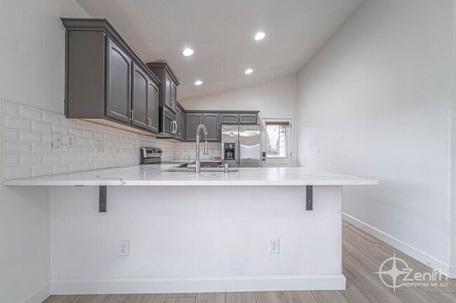Building Photo - 10402 NE 67th Ave