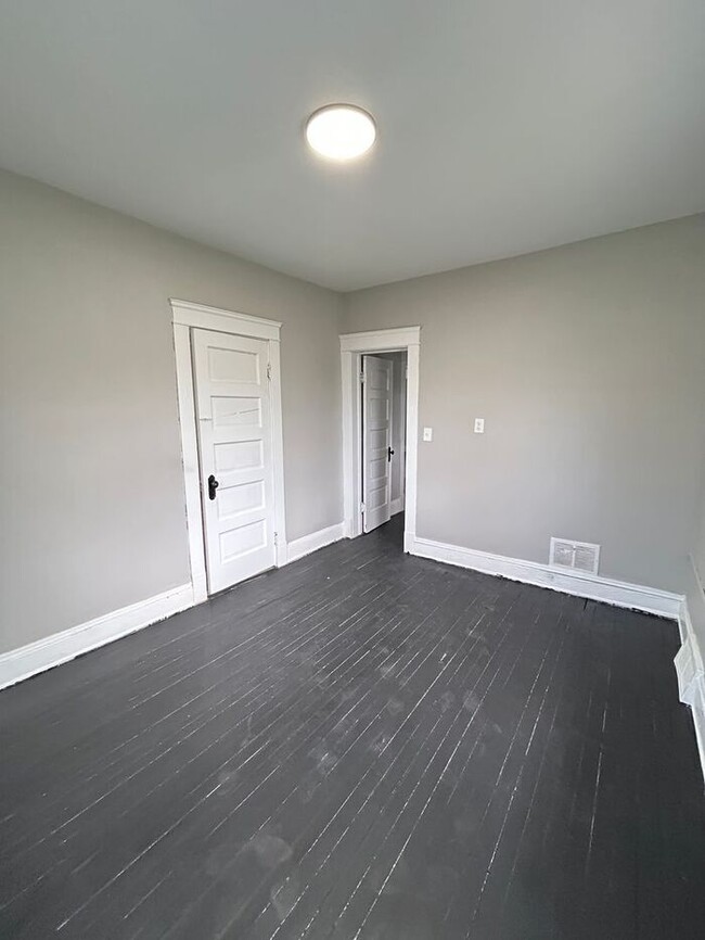 Building Photo - Charming 2-bedroom, 1-bathroom house locat...