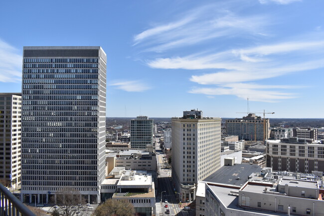 Breathtaking view on the rooftop terrace - 32 Peachtree St NW