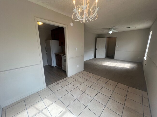 Building Photo - 716 E 33rd St