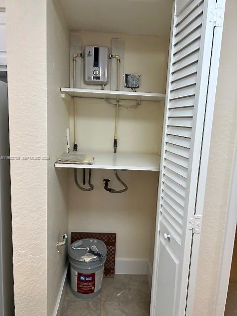 Building Photo - 2811 N Oakland Forest Dr